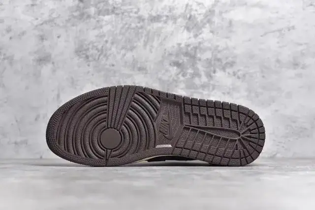 Air Jordan 1 Low 11