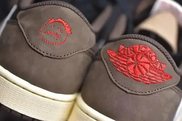 Air Jordan 1 Low 12